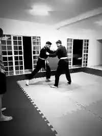 Professor no tatame da VENDS Brazilian Jiu Jitsu